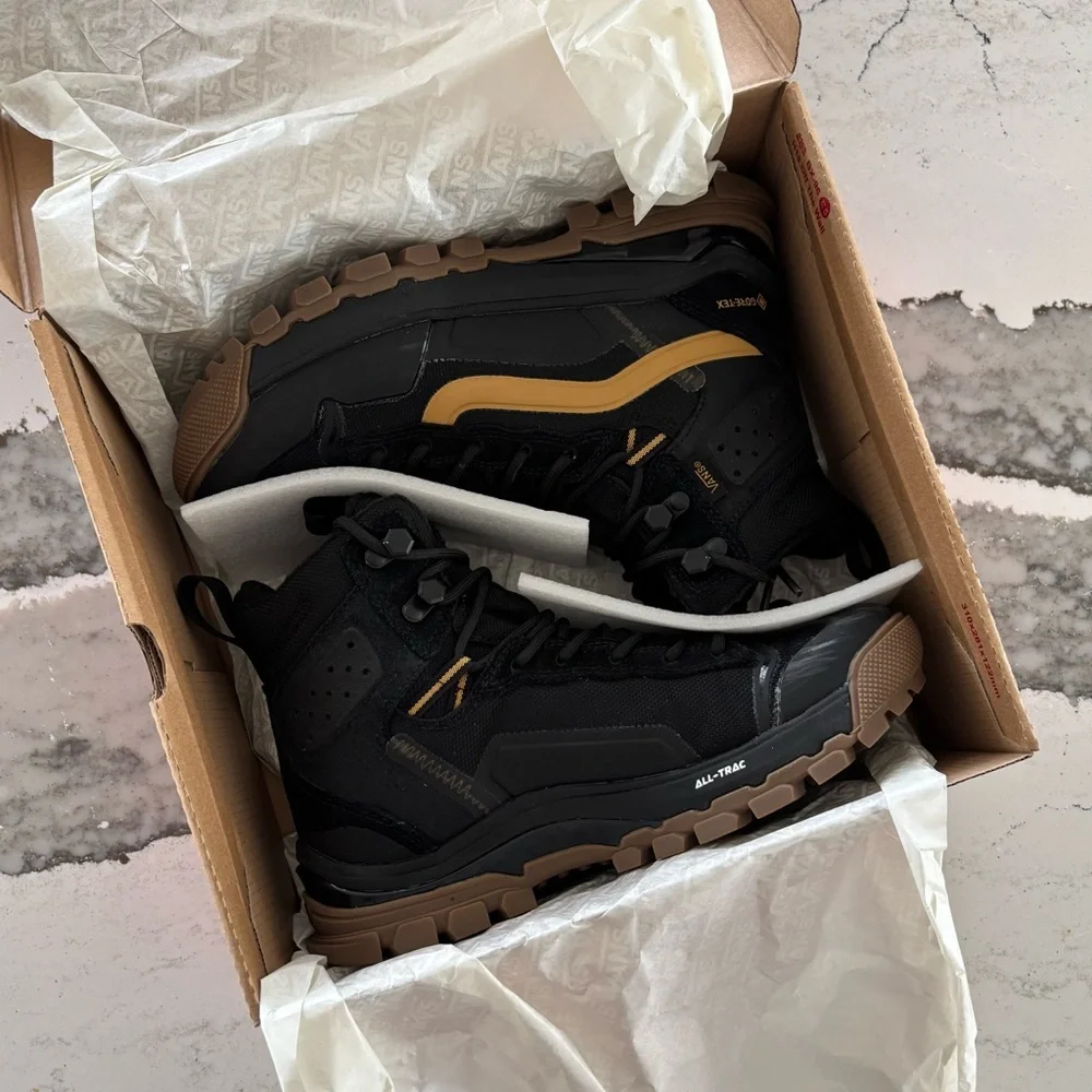 RARE Vans Ultrarange EXO Hi GORE-TEX MTE-3 Boot
Black Gold High-Top Sneakerboots - Picture 4 of 16
